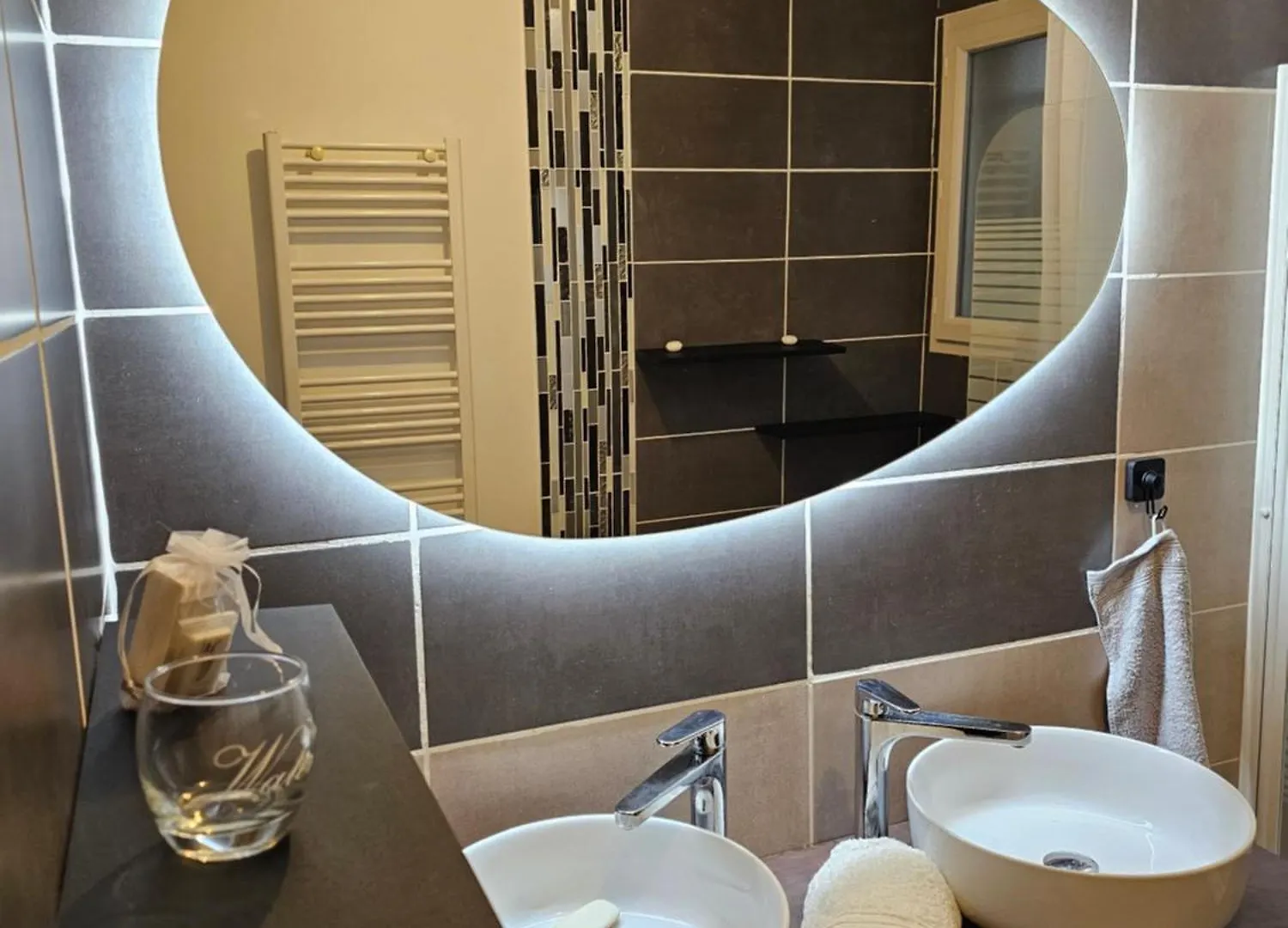 Appartement Loge Au Ptitbonheur à Savasse 0*,