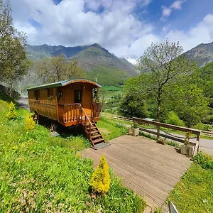 roulotte-ancolie.midi-pyreneeshotels.com/