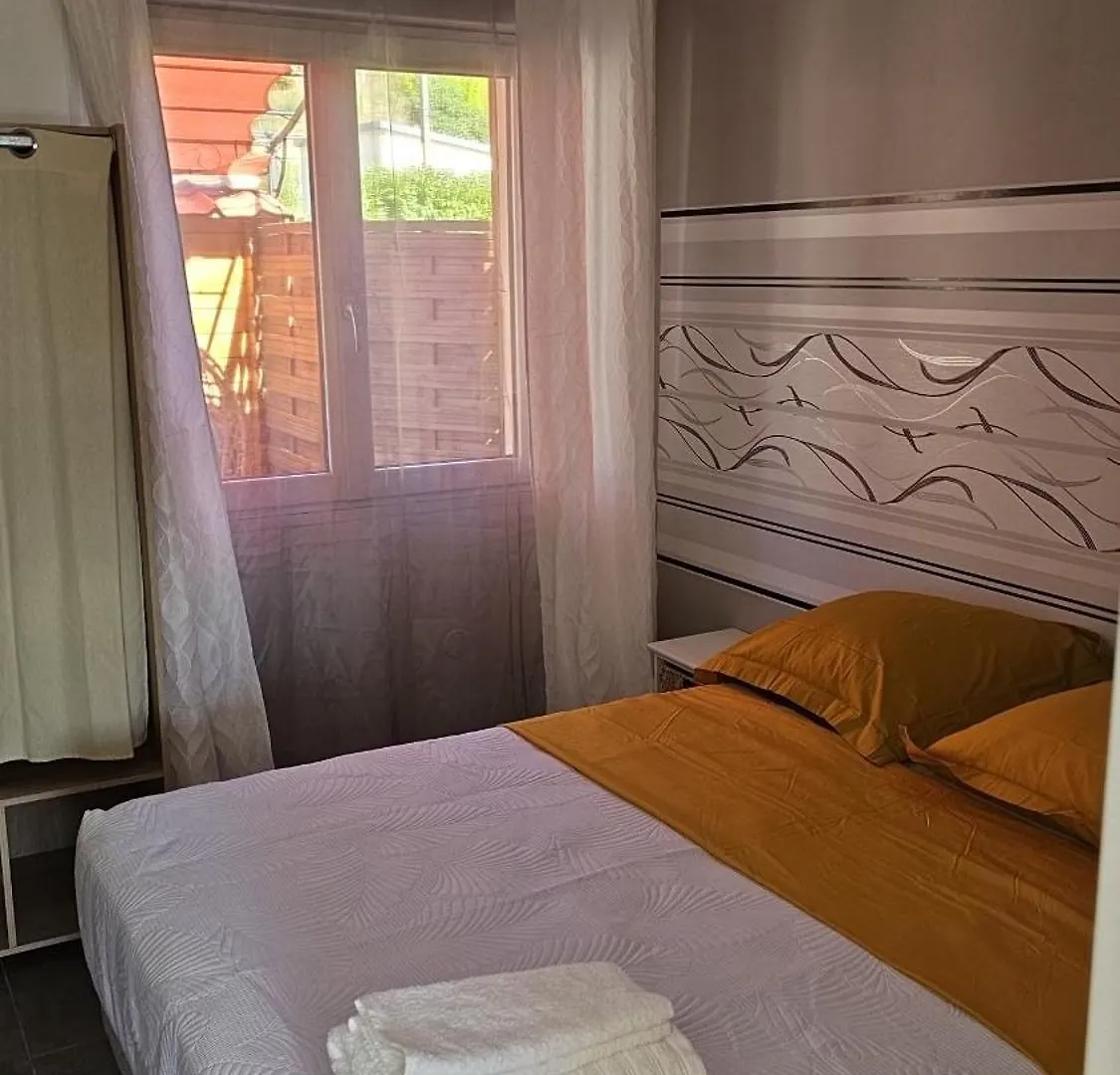 Loge Au Ptitbonheur Apartment Savasse